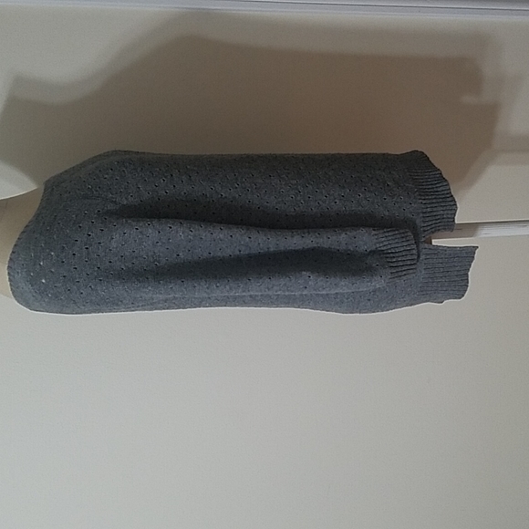 American Eagle Outfitters Cozy Gray Sweater - Picture 4 of 4